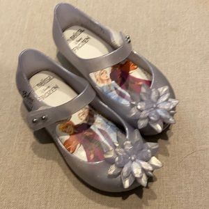 ❄️ Adorable Frozen shoes - only worn a few times